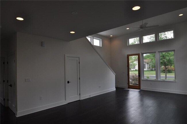 Building Photo - 1801 Cullen Ave