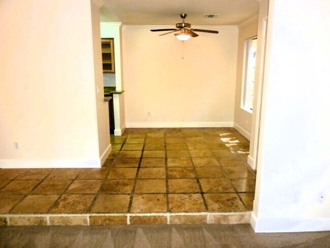 Foto del edificio - San Ramon Condo in Gated Community w/ Wash...