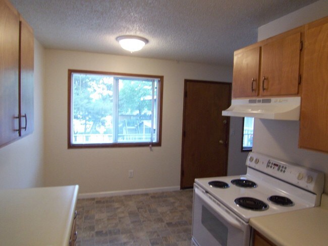 Building Photo - Apartment in Redmond