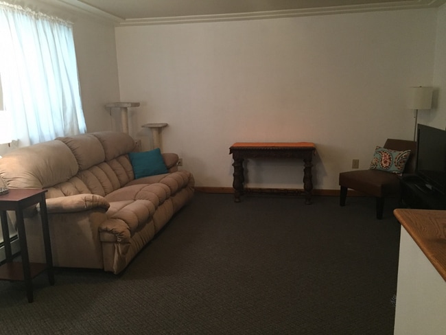 Foto del edificio - 623 E University Ave