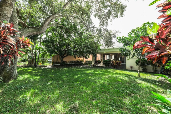 Building Photo - 8548 Doverbrook Dr