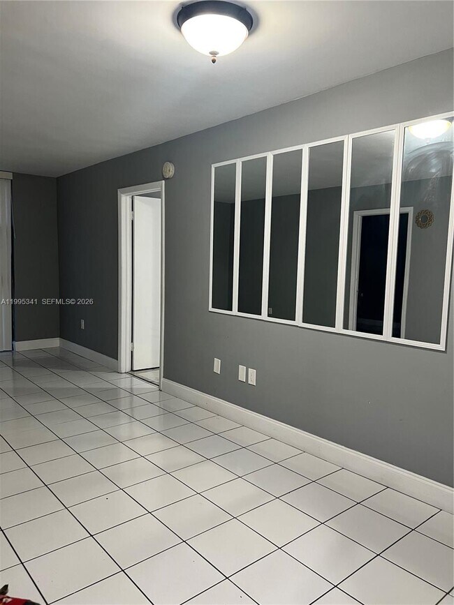 Foto del edificio - 2055 SW 122nd Ave