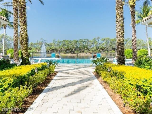 Foto del edificio - 1690 Tarpon Bay Dr S