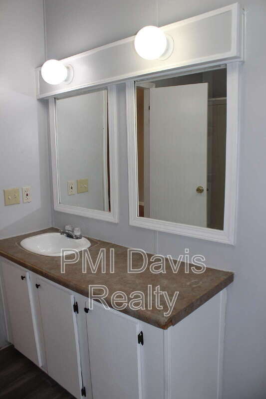 Foto del edificio - 4687 Mayflower St