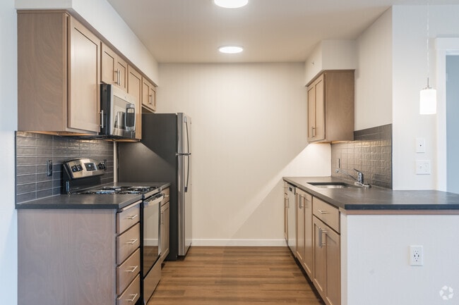 2BR, 2BA - 1136SF - River's Edge Apartments