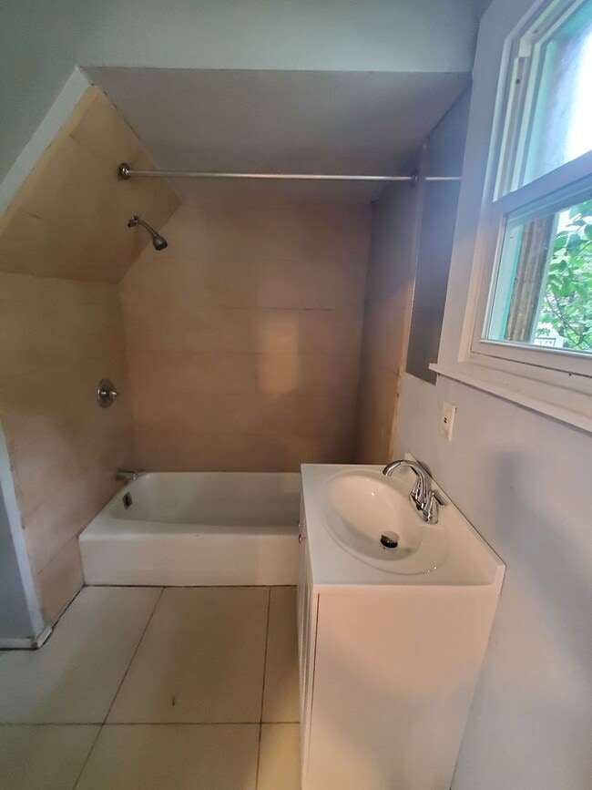 Foto del edificio - 3 Bedroom Single Family