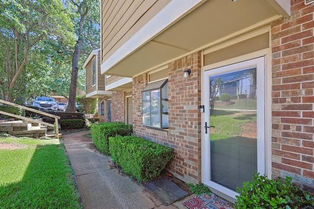 Building Photo - 2115 Park Willow Ln