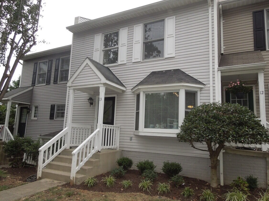 Primary Photo - Middleburg 3 Bedroom Delight