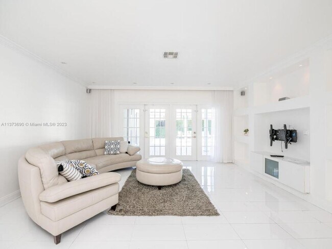Foto del edificio - 4 bedroom in Hollywood FL 33021