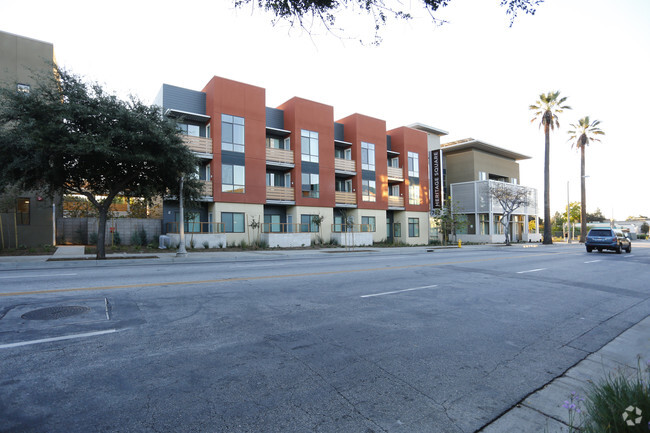 Edificio - Heritage Square Senior Apartments