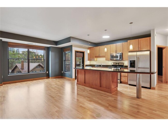 Foto del edificio - 317 Groveland Ave