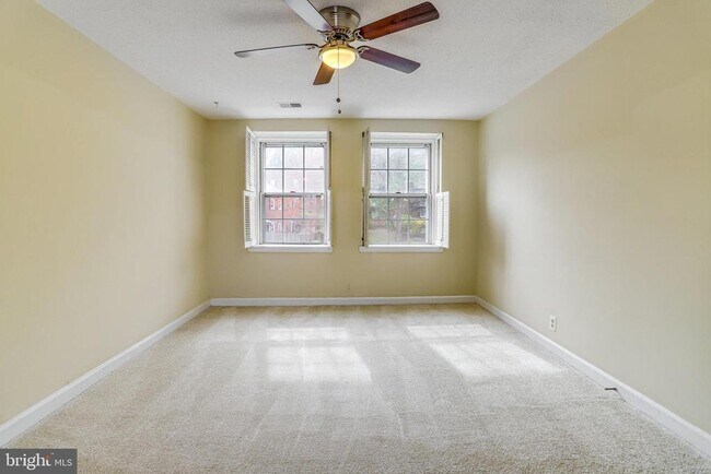 Building Photo - 2802 S Columbus St