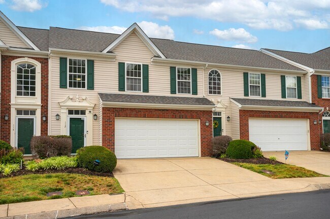 Building Photo - Lovely Townhome in Great Location!