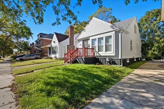 Building Photo - Holiday Special Reduce Rent