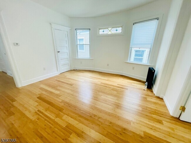 Foto del edificio - 169 Hillside Ave