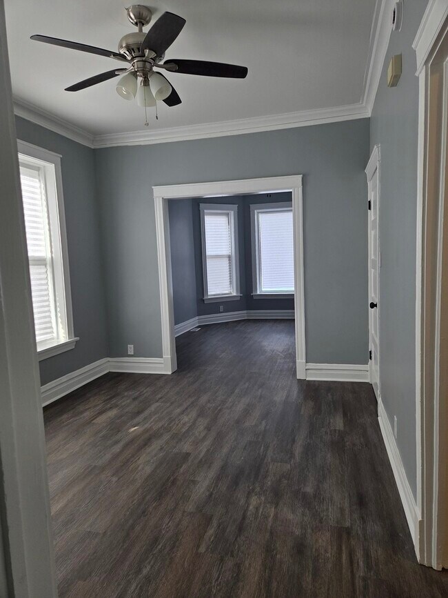 Foto del edificio - 1425 W 62nd St