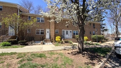 Building Photo - 363 Cranbury Rd