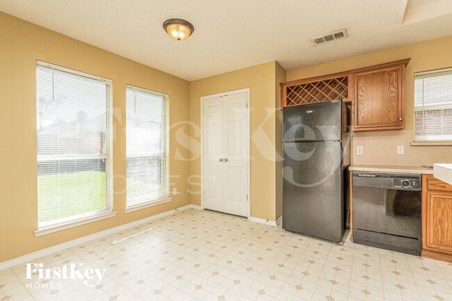 Foto del edificio - 137 Sequoia Rd