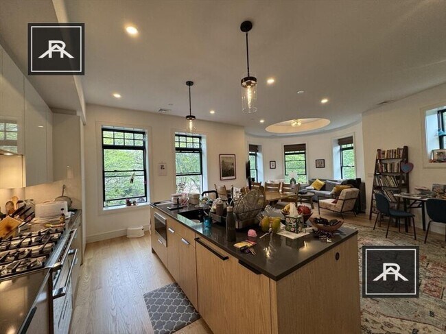 Foto del edificio - 3 bedroom in Brookline MA 02445