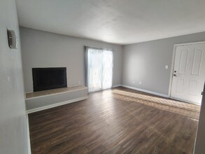 Building Photo - 600 Reusens Rd