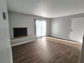 Building Photo - 600 Reusens Rd