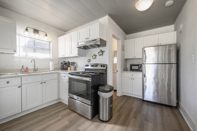 Otro - 2235 1st Ave N