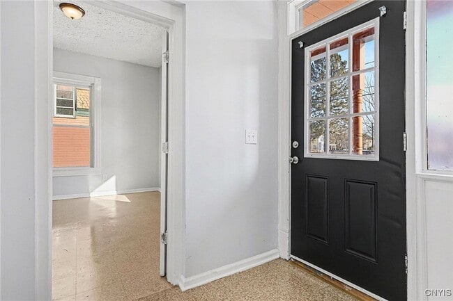 Building Photo - 302 Kellogg St