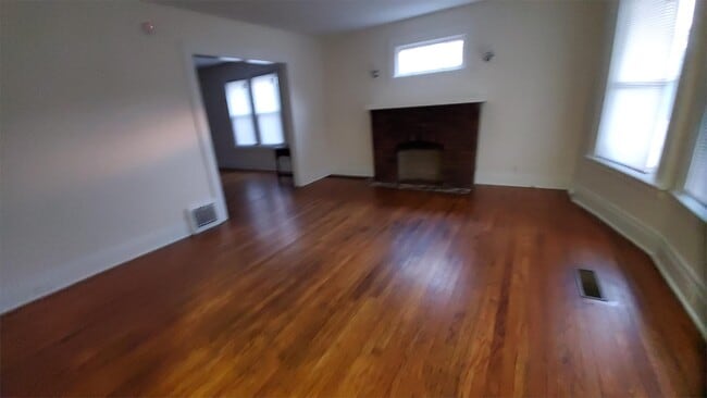 Building Photo - 206 Hall Ave