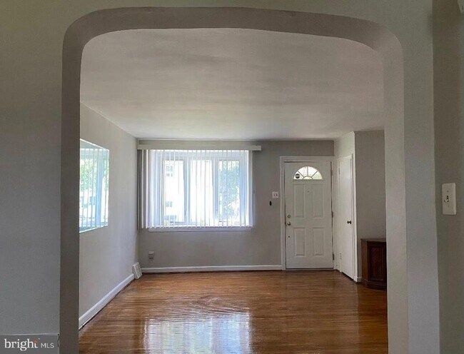 Foto del edificio - 825 E 16th St