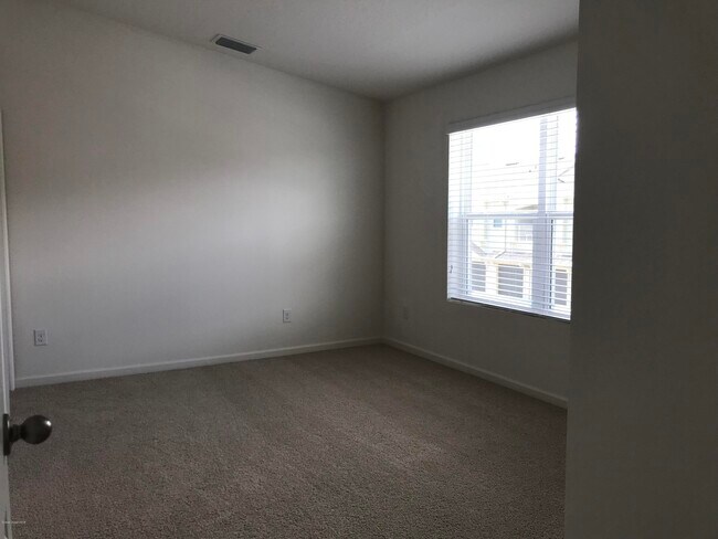 Foto del edificio - 4017 Meander Pl