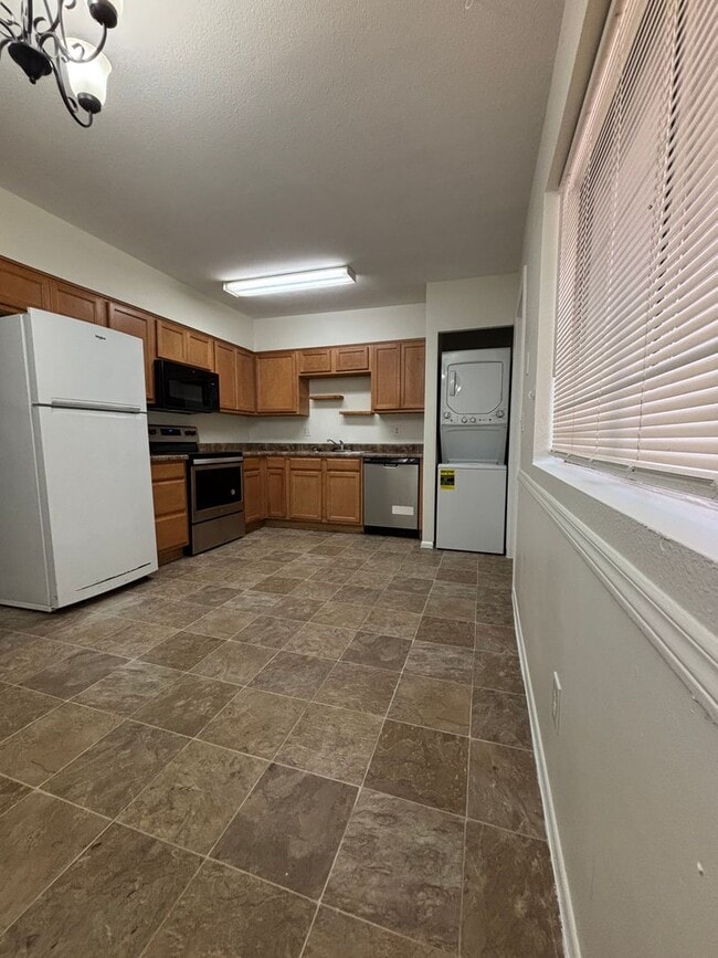 Building Photo - 1050 S Stapley Dr