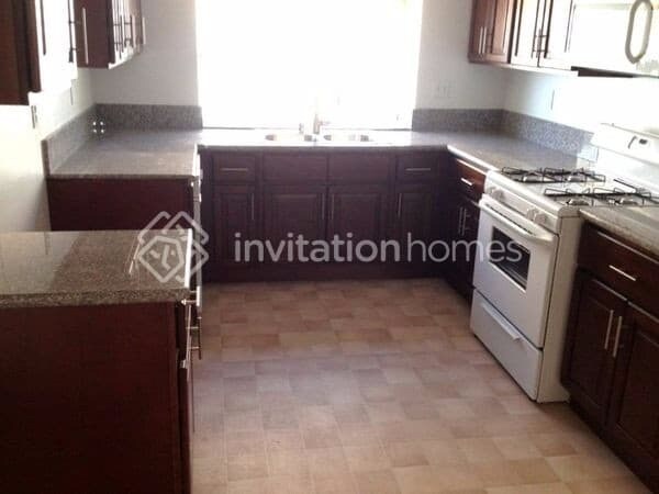 Building Photo - 611 Twinberry Ln