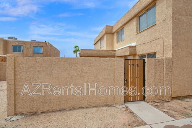 Foto del edificio - 4715 E Jones Ave