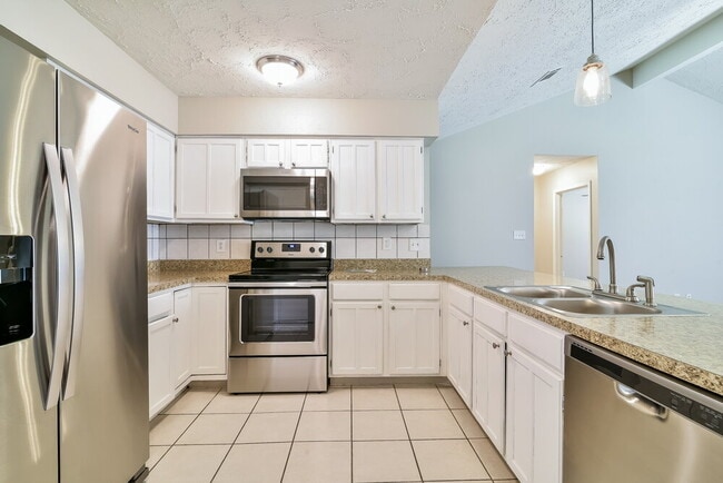 Building Photo - 10311 Oak Limb Dr