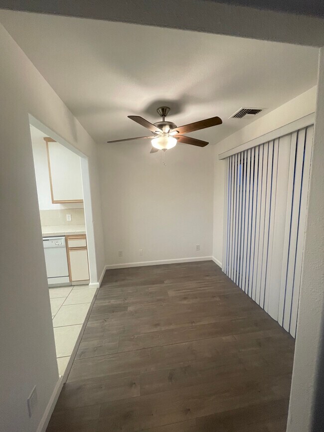 Foto del edificio - 225 E Taylor St