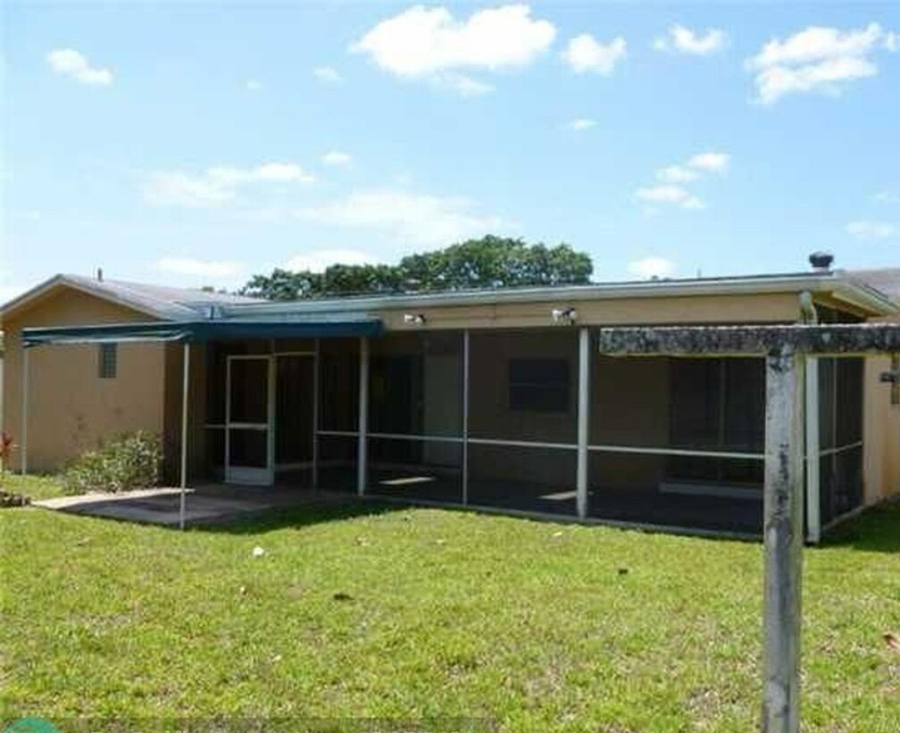 Foto del edificio - 5301 Johnson St