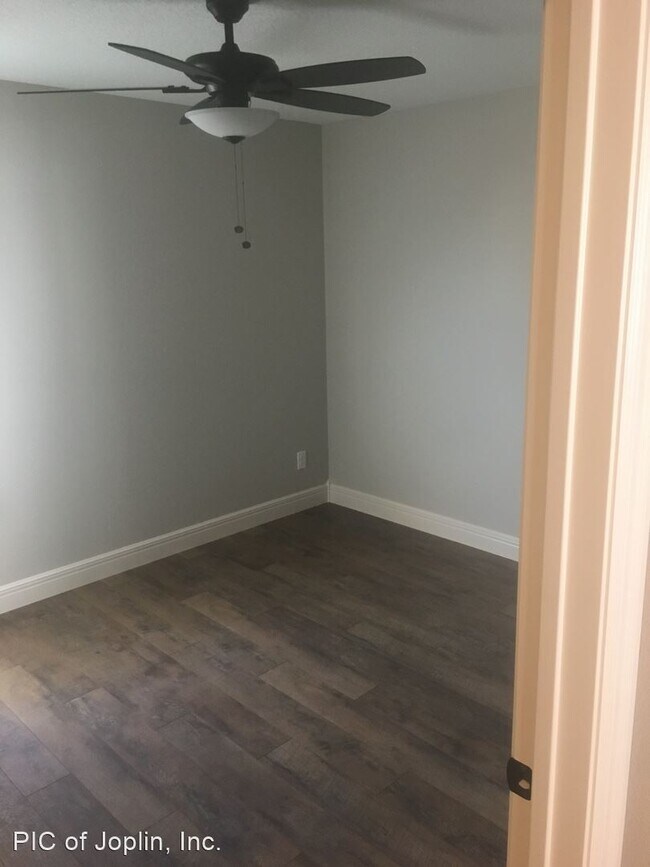 Foto del edificio - 3 br, 2 bath House - 2417 S Murphy