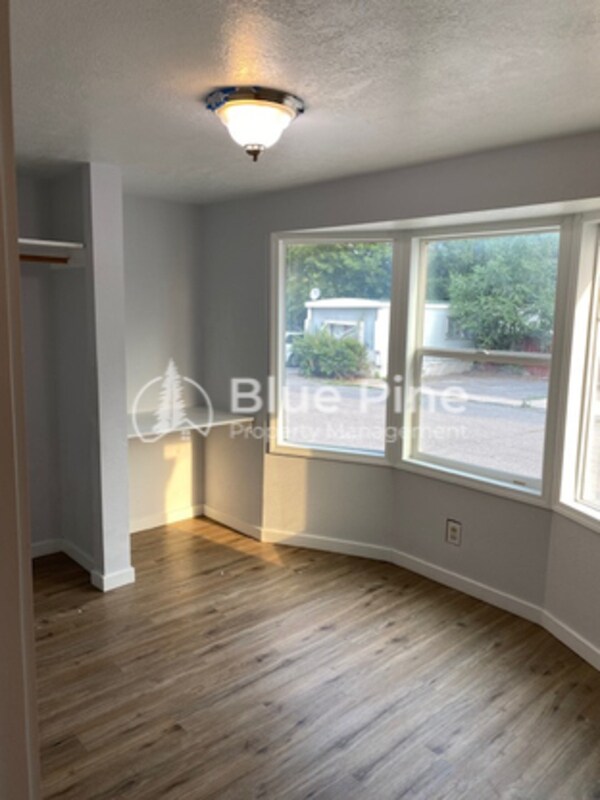 Building Photo - 925 Wilson Ave
