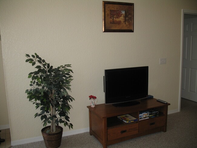 Building Photo - 4019 Venetian Bay Dr
