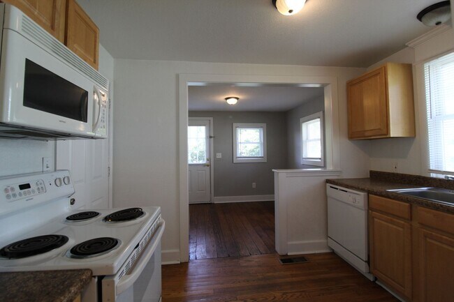 Foto del edificio - 2 Bedroom 1 Bath Home With An Office Or De...