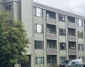 Building Photo - 2201 Romig Pl