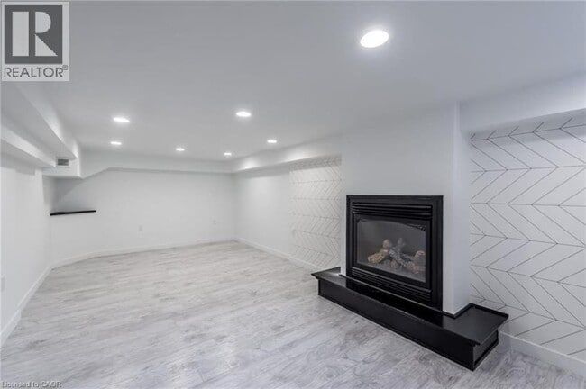 Photo du bâtiment - 257 E 17th St