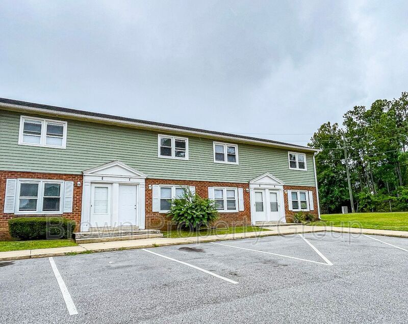 Foto principal - 2105 Grand Prix Dr