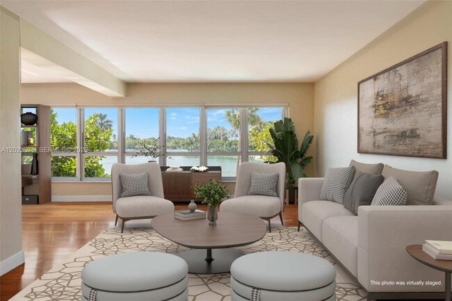 Building Photo - 9102 W Bay Harbor Dr