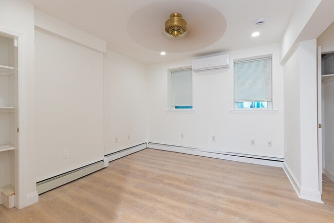 Foto del edificio - 595 E 5th St