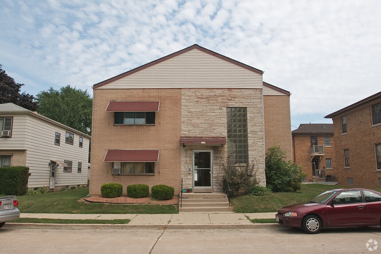 2234 S 81st St, West Allis, WI 53219 Apartments in West Allis, WI