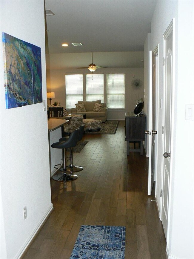 Foto del edificio - 5900 Bucine Cv