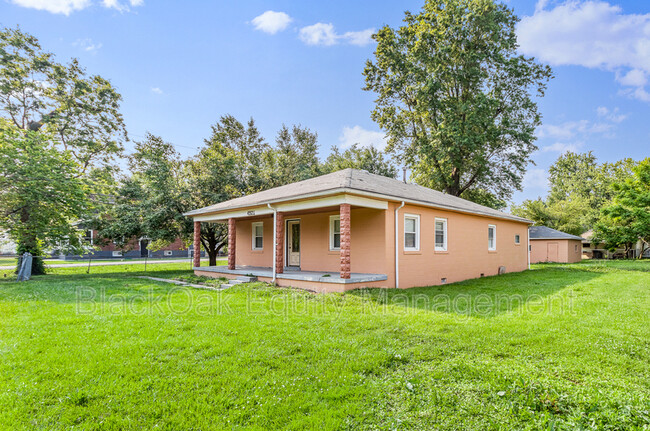 Building Photo - 4921 Greenwood Rd