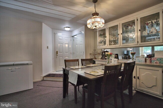 Foto del edificio - 5906 Cove Landing Rd