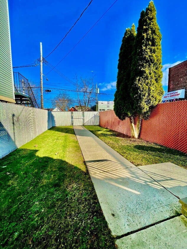 Foto principal - 502 Midland Ave